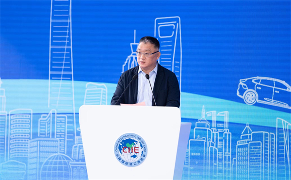 利来国际集团向进博会交付750辆“政要接待用车”